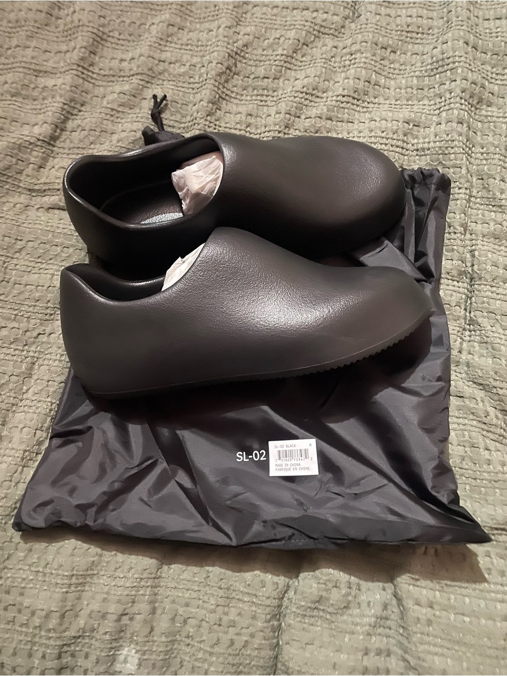 Yeezy SL-02 size 8